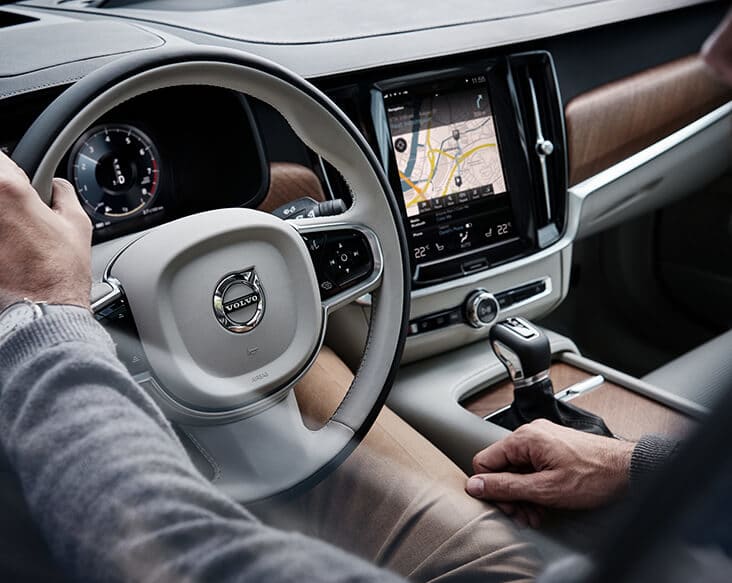 Volvo S90 - Kanyarrásegítés