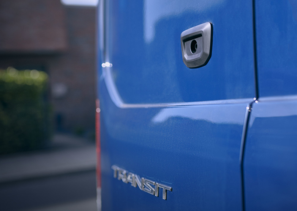 ford_transit_hatso_ajto
